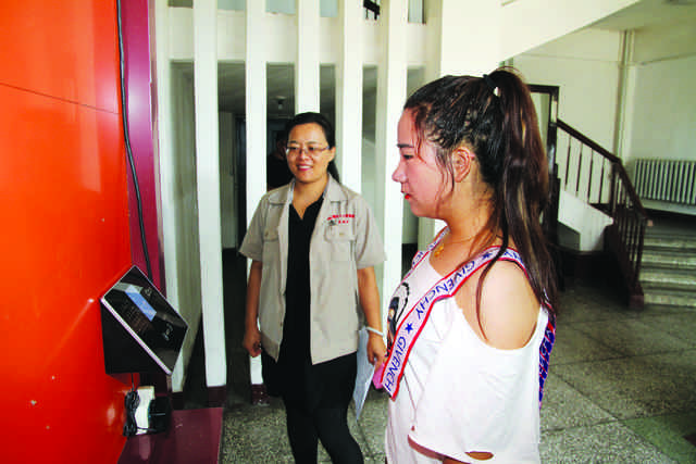 為加強(qiáng)公司機(jī)關(guān)基礎(chǔ)管理，公司機(jī)關(guān)自本月1日起實(shí)行考勤刷臉管理制度